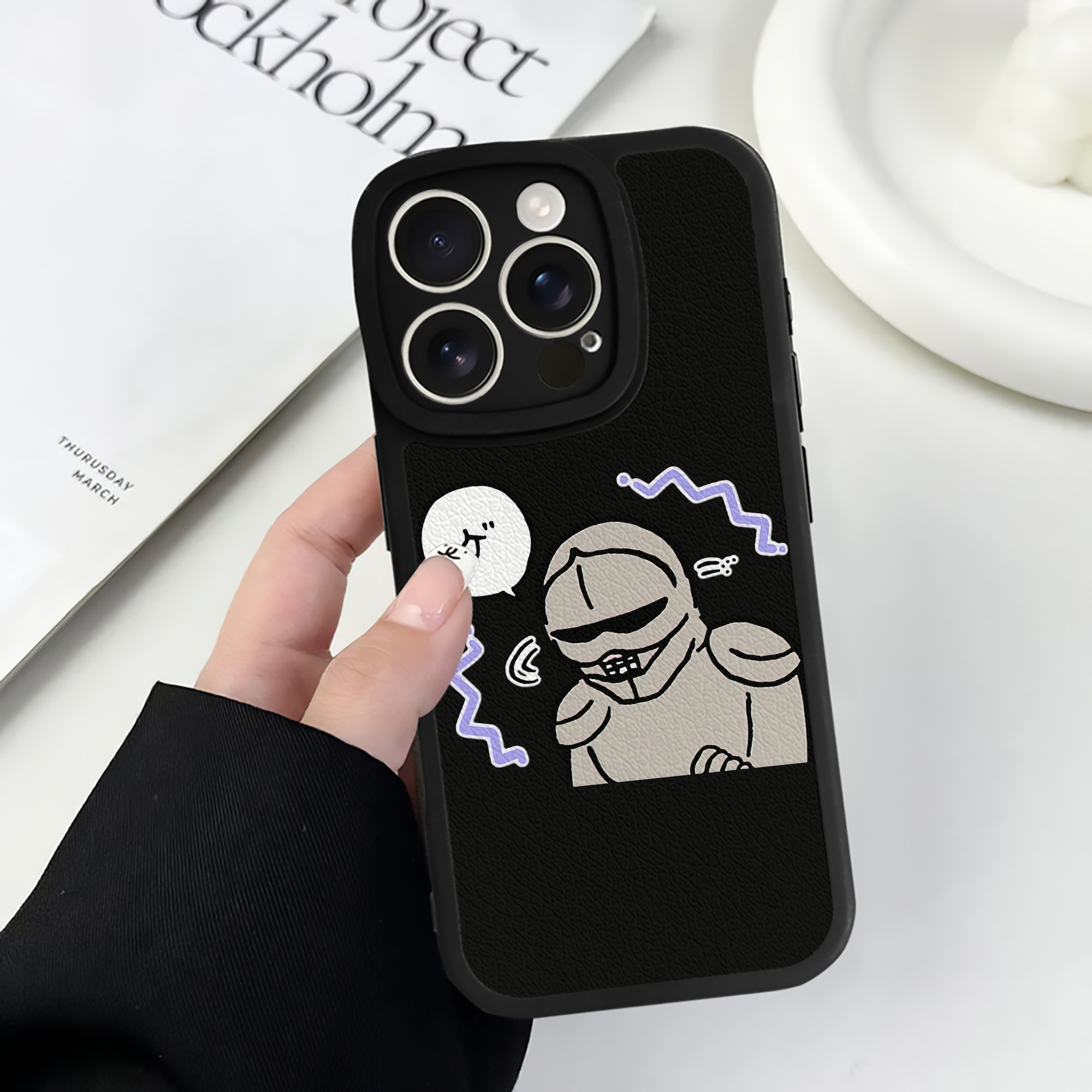 （画像用） ちいかわ 労働の鎧さん Chii-kawa Mr. Armor of Labor 【iPhone 16シリーズ対応】シリコンスマホケース（レザー調） 材質：シリコン